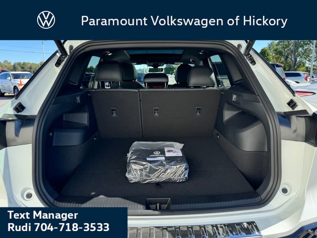 New 2026 Volkswagen Tiguan SE R-Line image 17