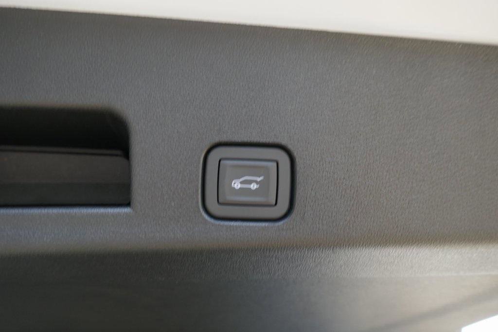 New 2026 Chevrolet Traverse RS image 17