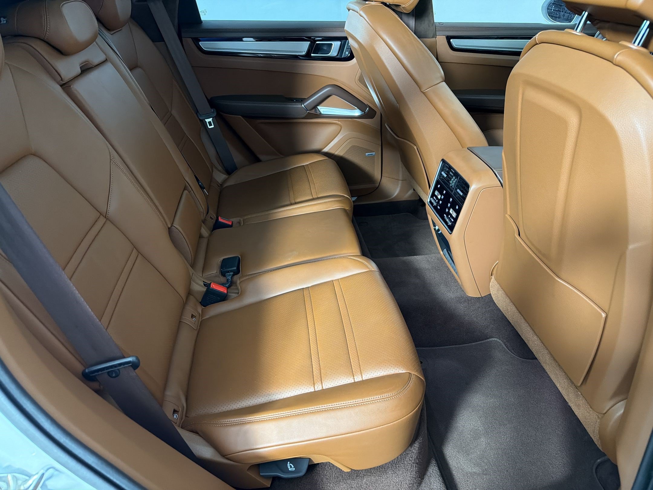 Certified 2022 Porsche Cayenne Turbo S AWD/4WD image 29