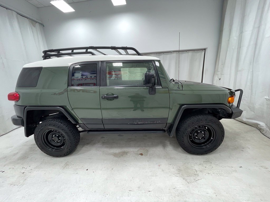 Used 2014 Toyota FJ Cruiser 4WD w/ Upgrade Package image 4