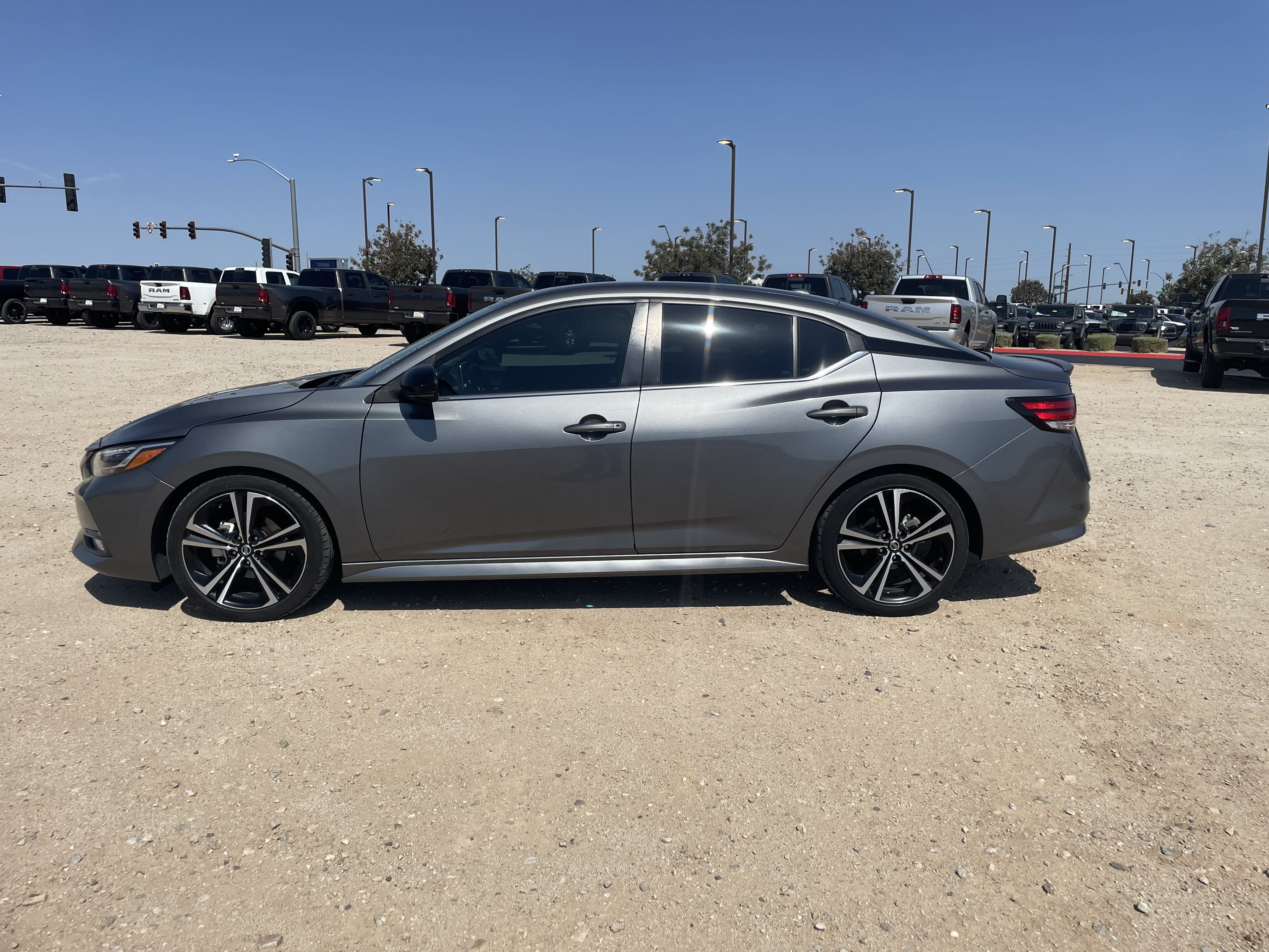 Used 2022 Nissan Sentra SR w/ SR Premium Package FWD image 2