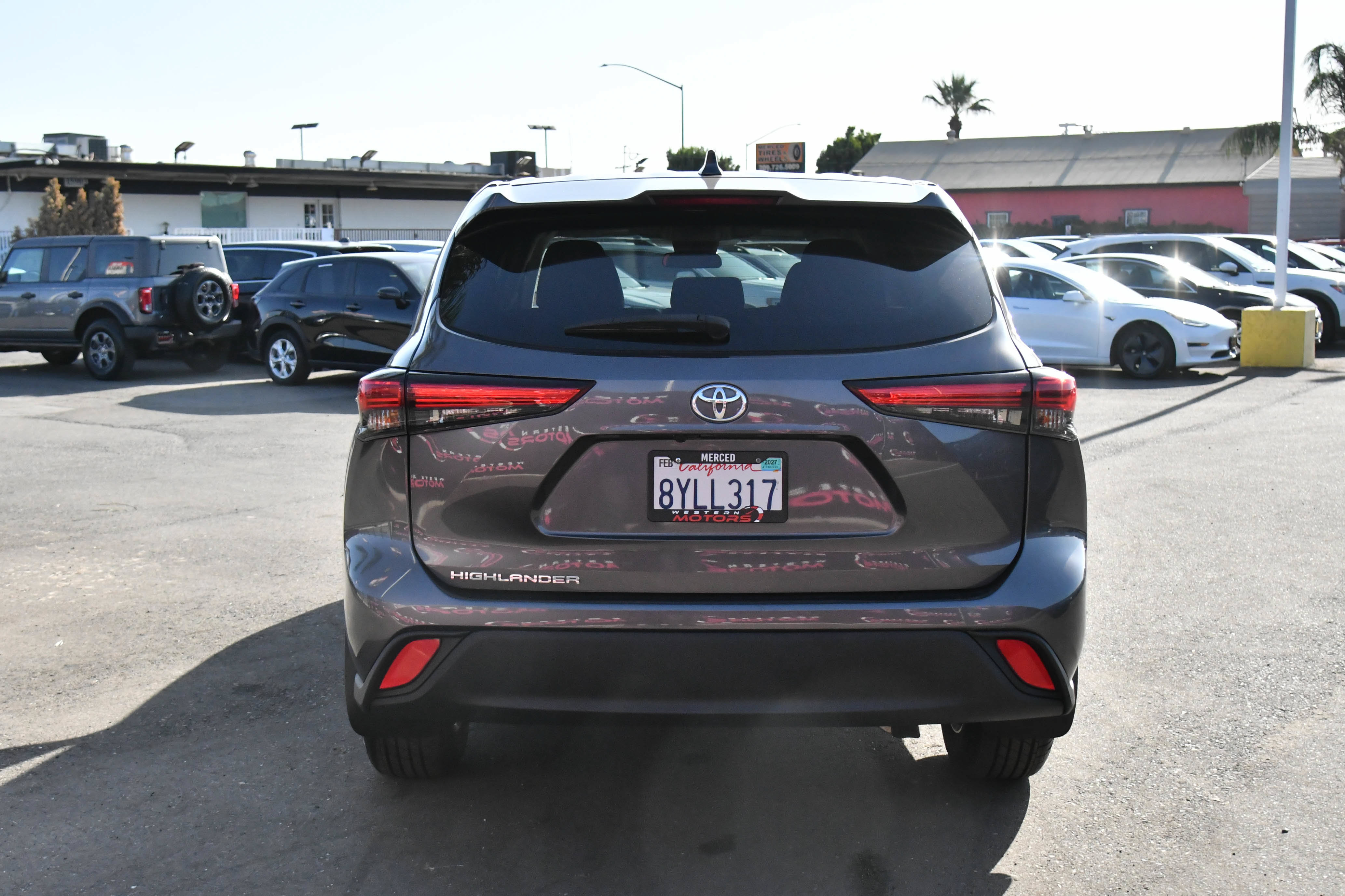 Used 2021 Toyota Highlander L FWD image 7