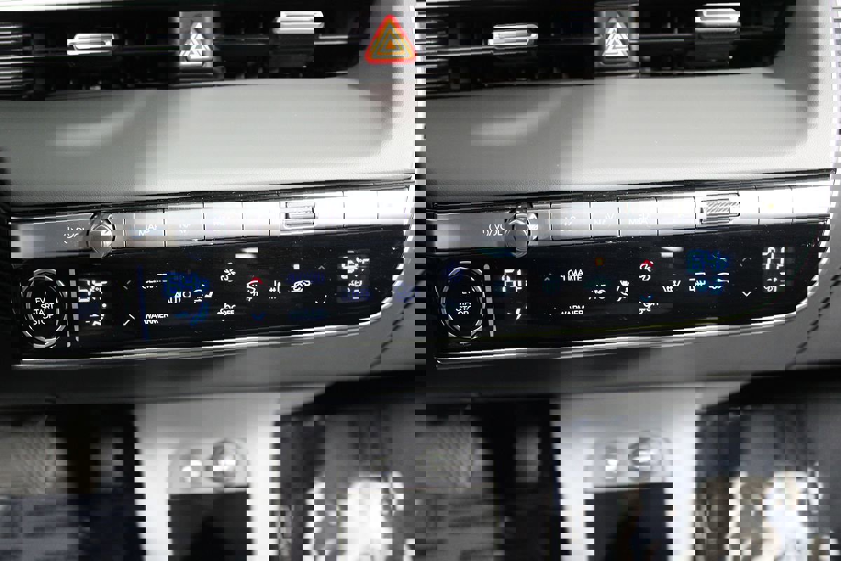 Used 2024 Hyundai Ioniq 5 SEL image 16