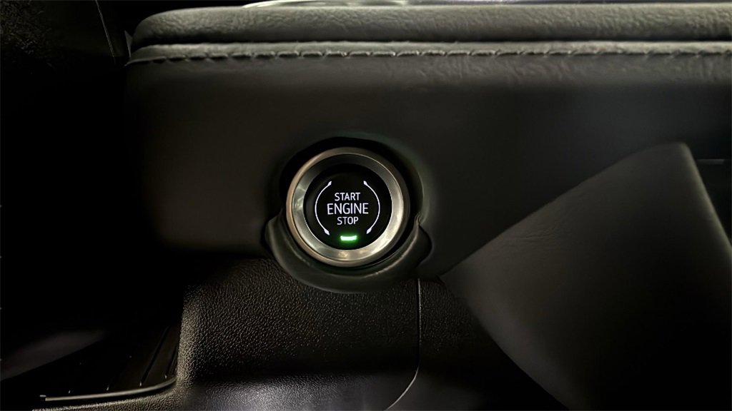 Used 2025 Chevrolet Suburban Z71 image 21