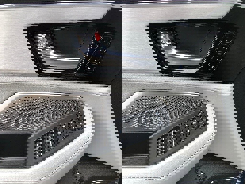 Used 2023 Acura MDX SH-AWD w/ Technology Package image 12