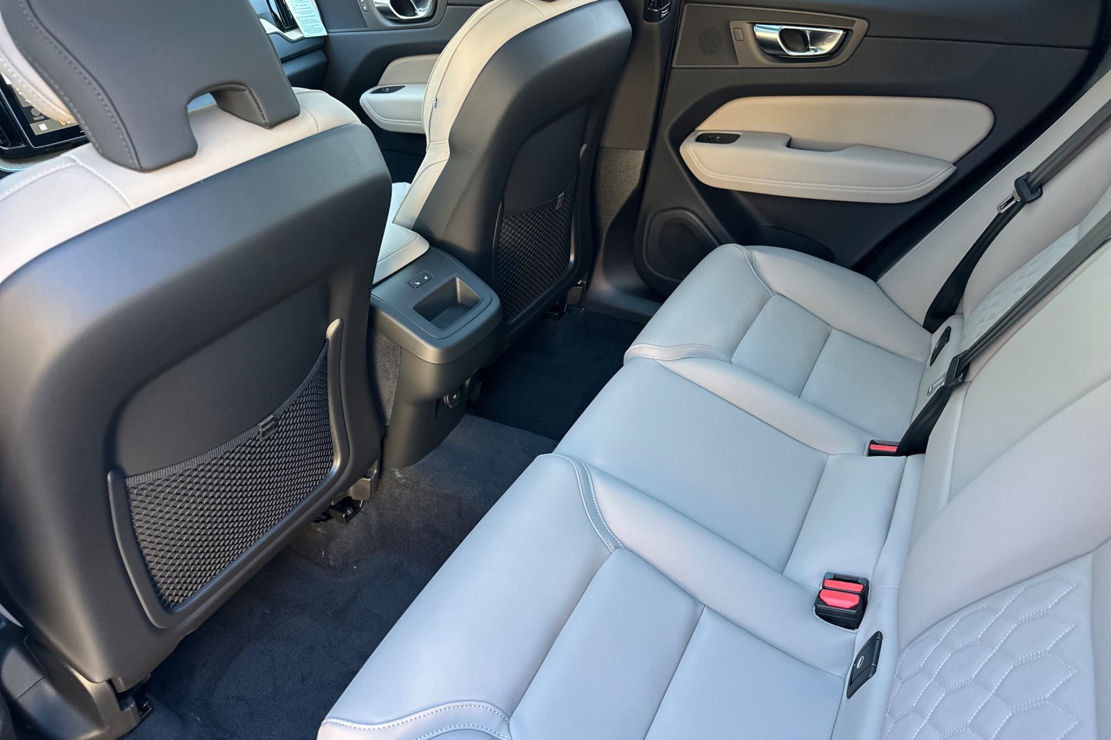 New 2026 Volvo XC60 B5 Plus w/ Climate Package image 10