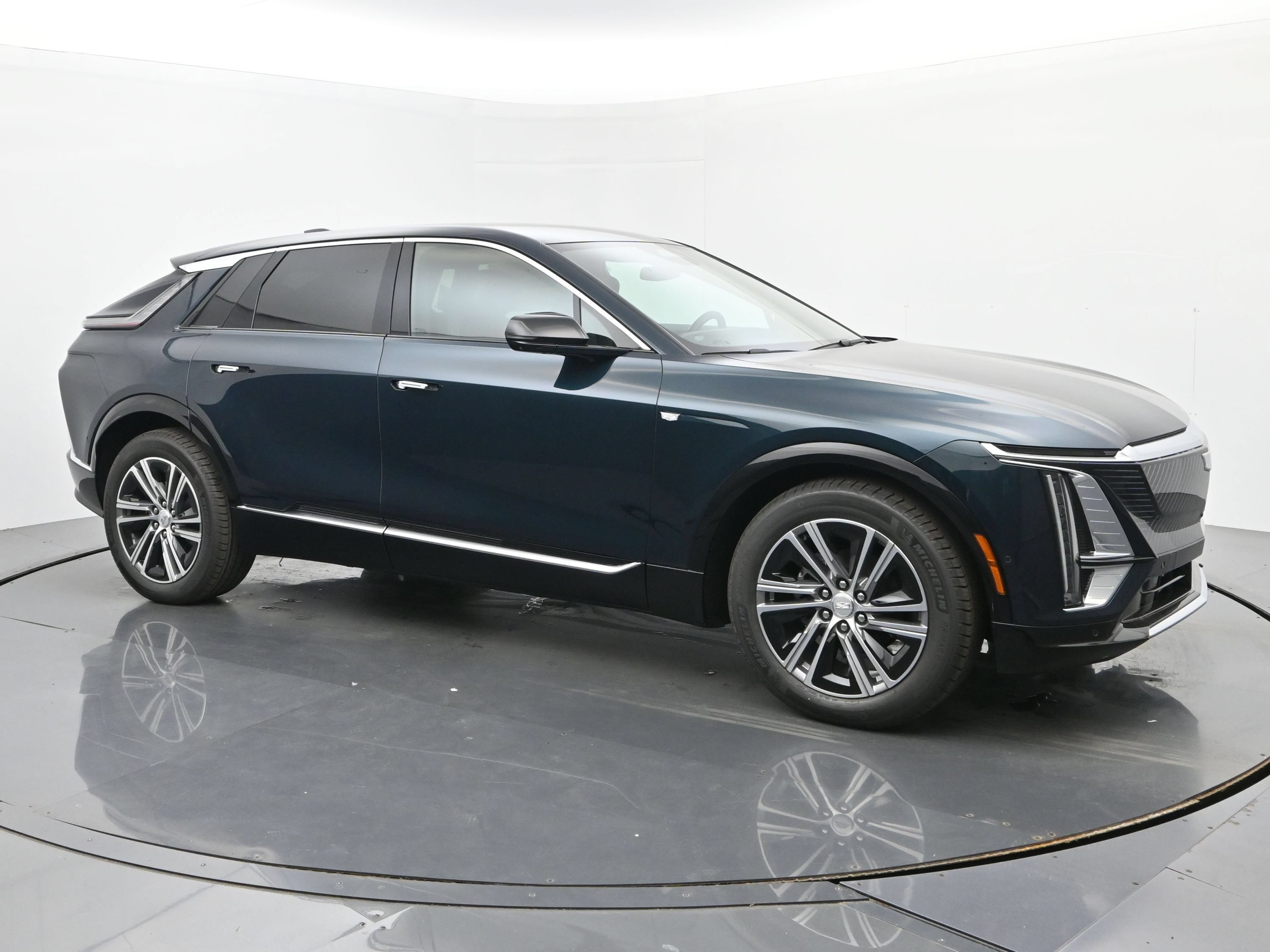 New 2026 Cadillac Lyriq Luxury w/ LPO, Floor Liner Package AWD/4WD image 7