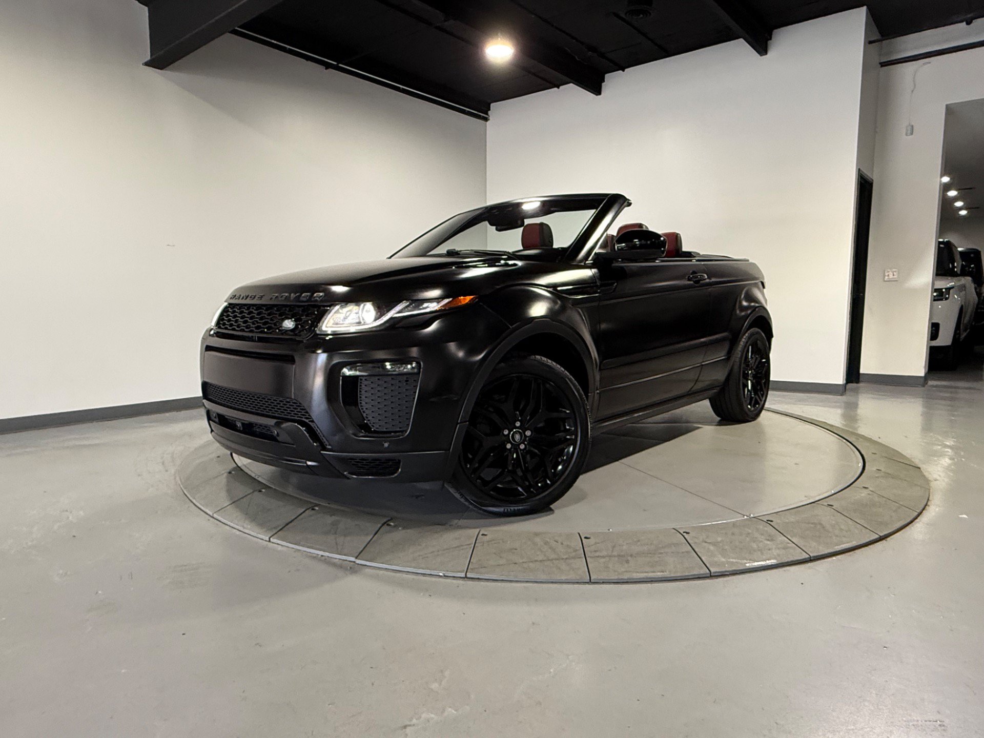Used 2018 Land Rover Range Rover Evoque HSE Dynamic AWD/4WD image 2