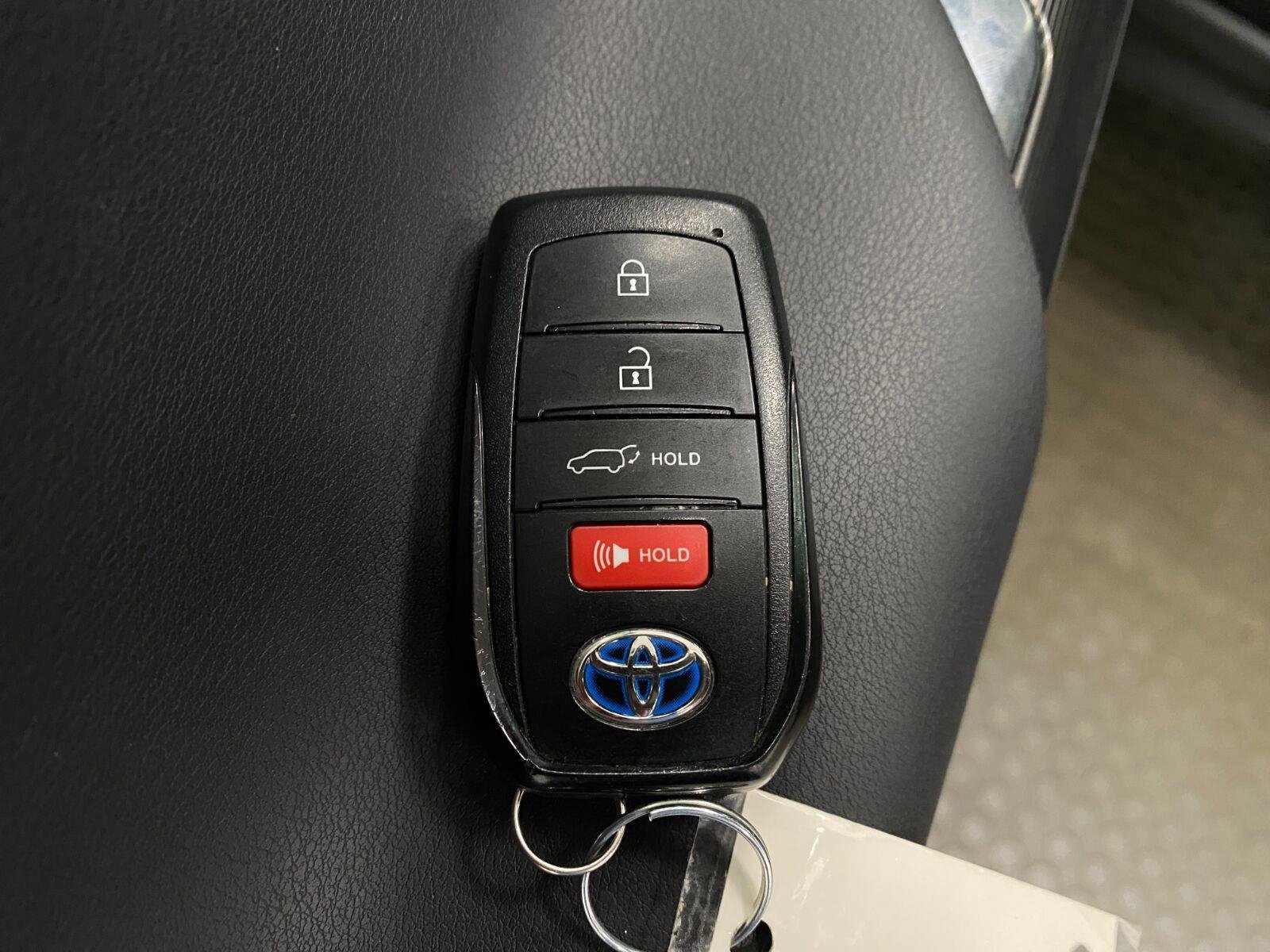 Used 2022 Toyota Venza XLE AWD/4WD image 33