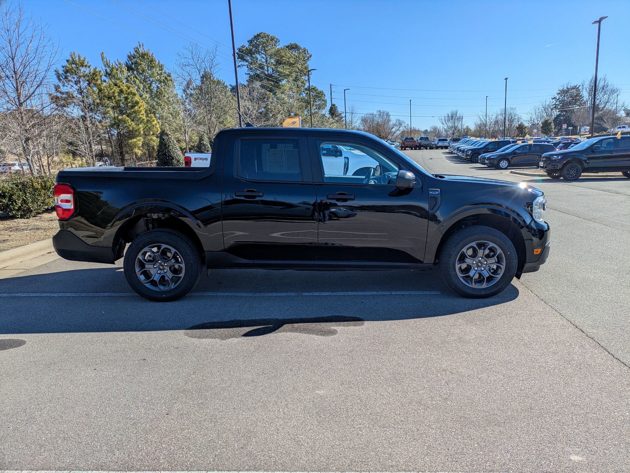 Certified 2024 Ford Maverick XLT image 3