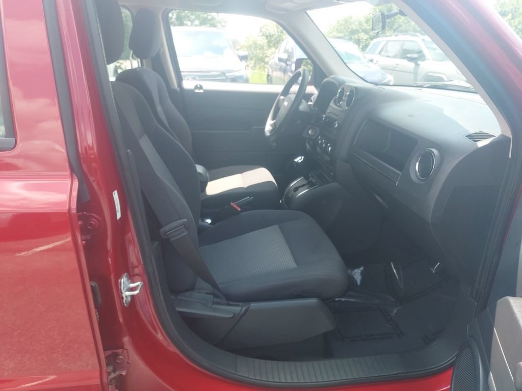 Used 2010 Jeep Patriot Sport w/ Tire & Wheel Group AWD/4WD image 22
