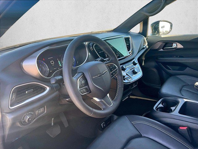 Used 2026 Chrysler Pacifica Select FWD image 14