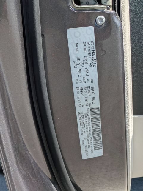 Used 2017 Chrysler Pacifica Touring FWD image 29