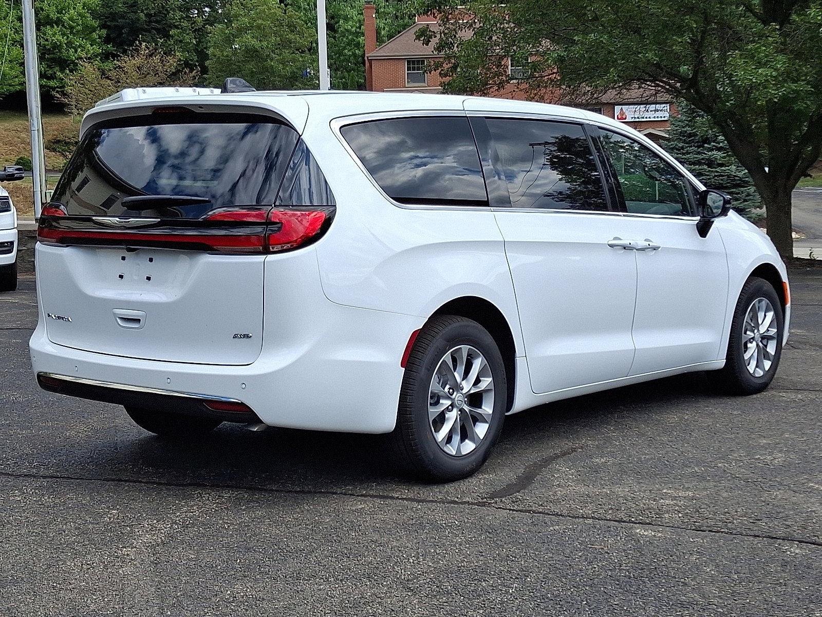 New 2026 Chrysler Pacifica Select image 6