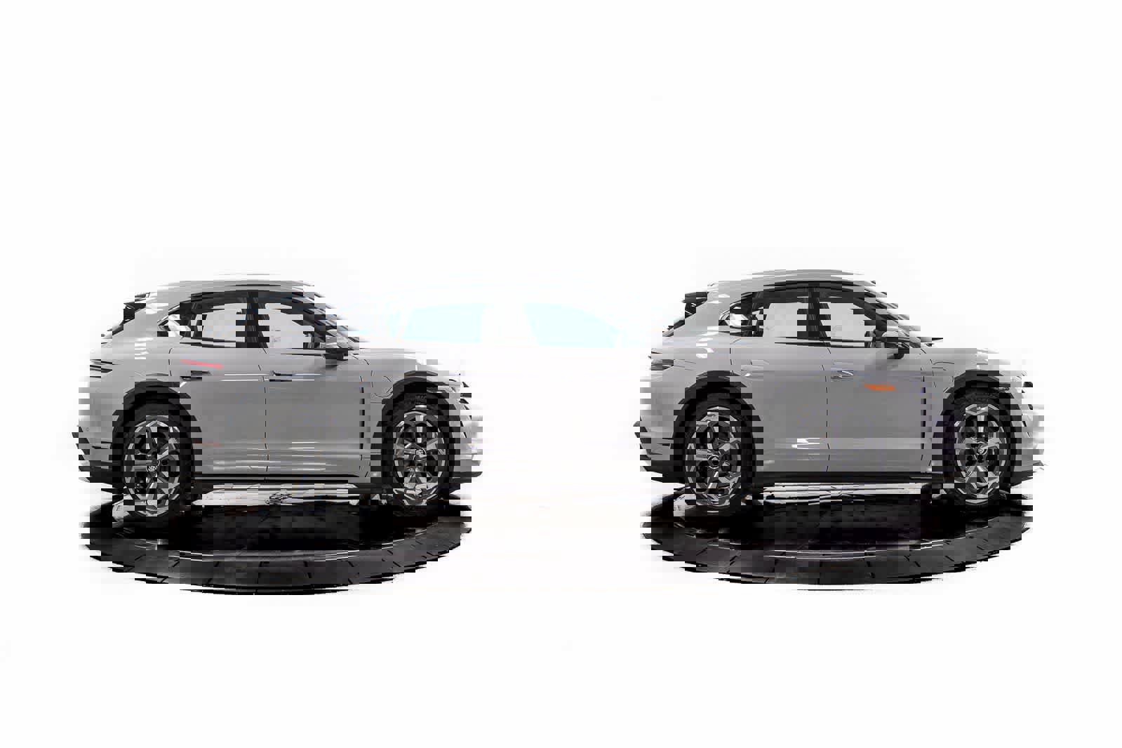 Certified 2024 Porsche Taycan 4 Cross Turismo image 8