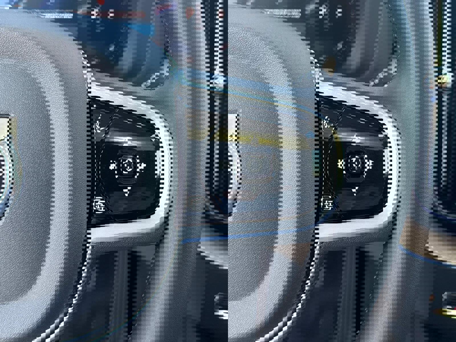 New 2026 Volvo XC60 B5 Plus w/ Climate Package image 27