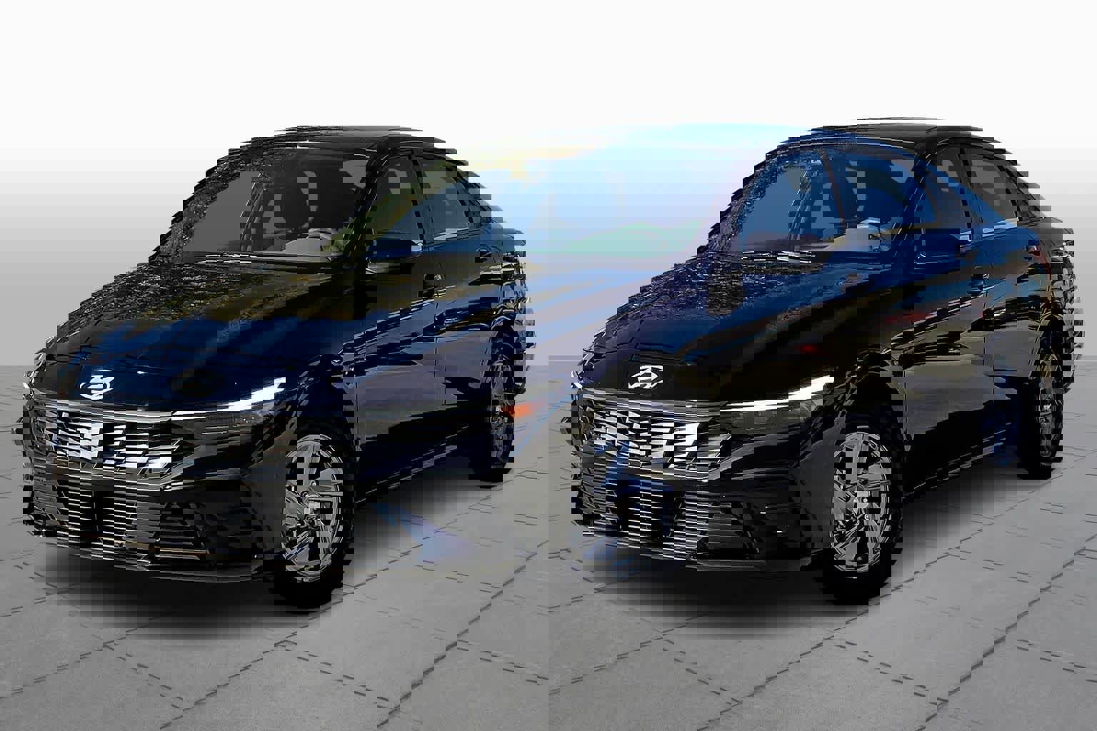 Certified 2025 Hyundai Elantra SE