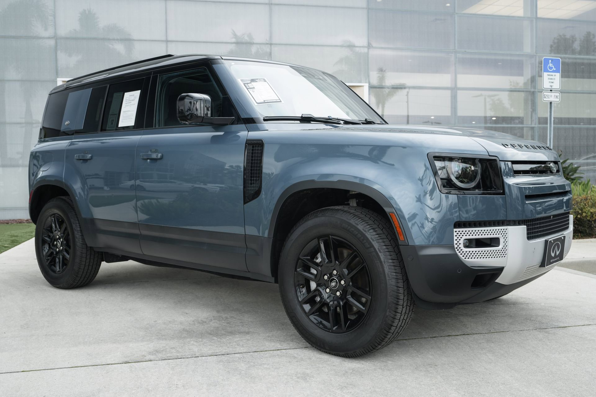 Used 2022 Land Rover Defender 110 SE image 3