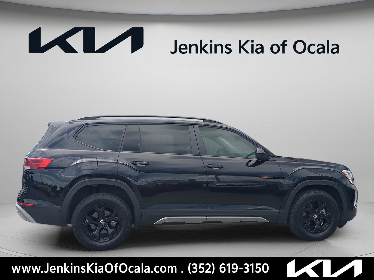 Used 2024 Volkswagen Atlas Peak Edition SEL AWD/4WD image 2