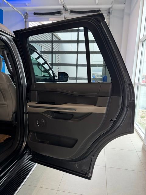 Used 2021 Ford Expedition XLT AWD/4WD image 14