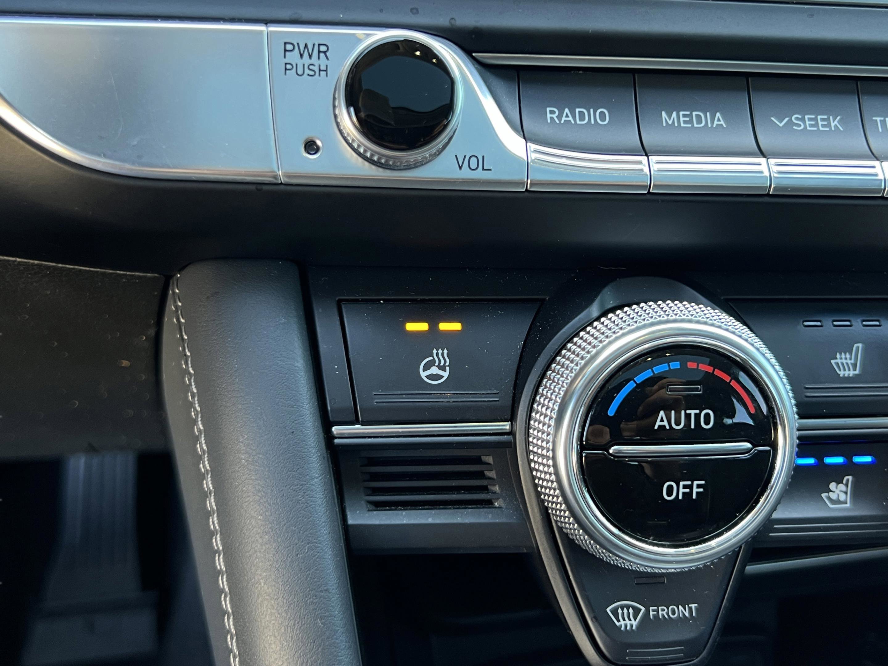 Used 2020 Genesis G70 2.0T image 21