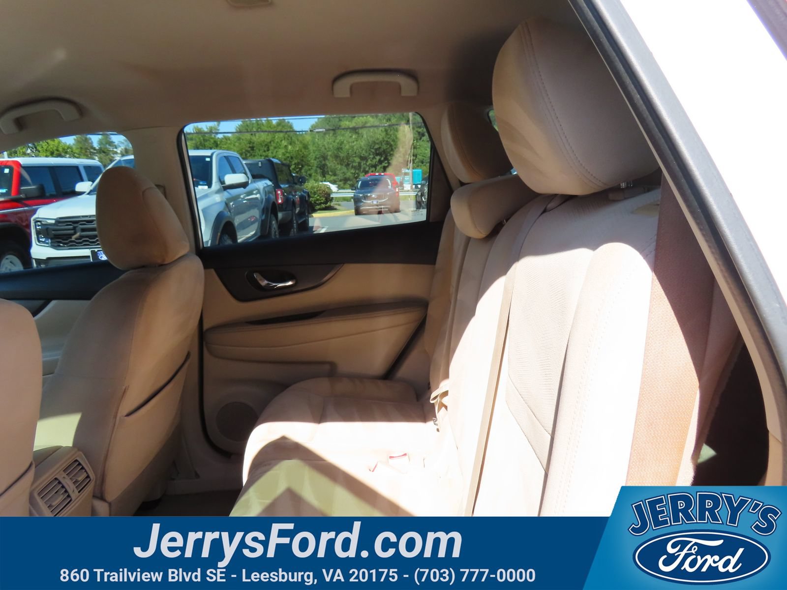 Used 2015 Nissan Rogue S AWD/4WD image 27