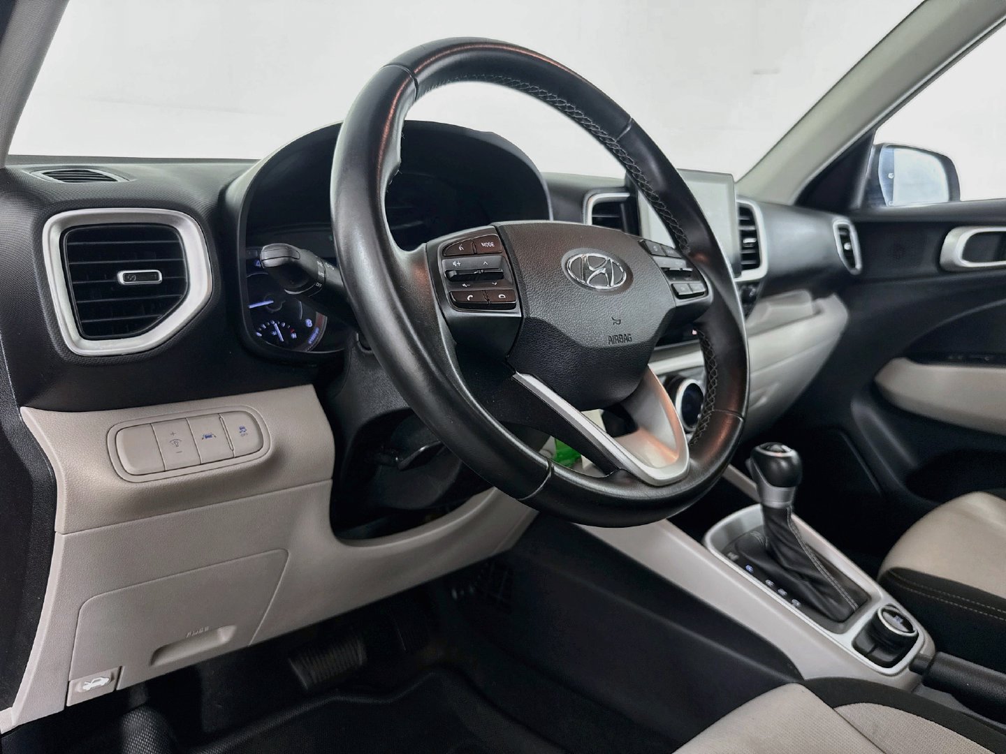 Used 2021 Hyundai Venue SEL FWD image 19