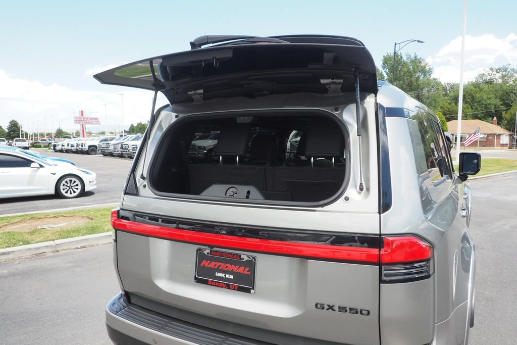 Used 2025 Lexus GX 550 w/ Accessory Package (31) AWD/4WD image 20