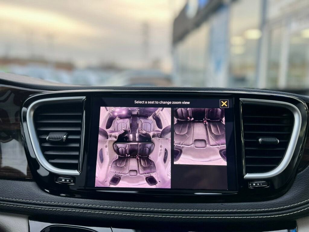 Used 2021 Chrysler Pacifica Limited w/ Uconnect Theater Family Group image 26