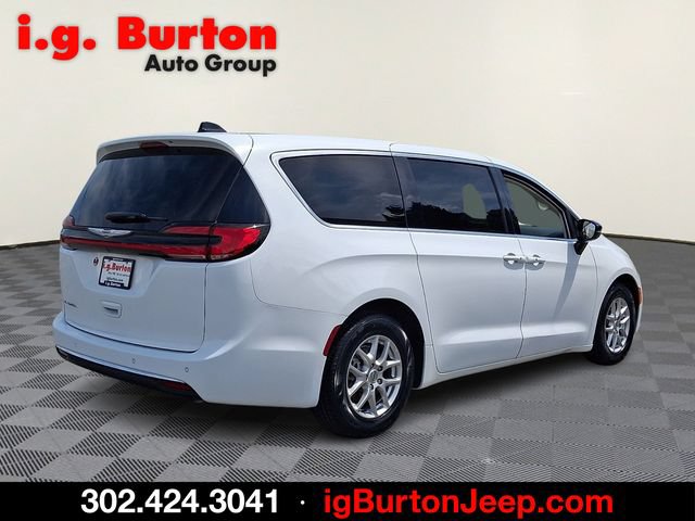 Certified 2024 Chrysler Pacifica Touring-L FWD image 6