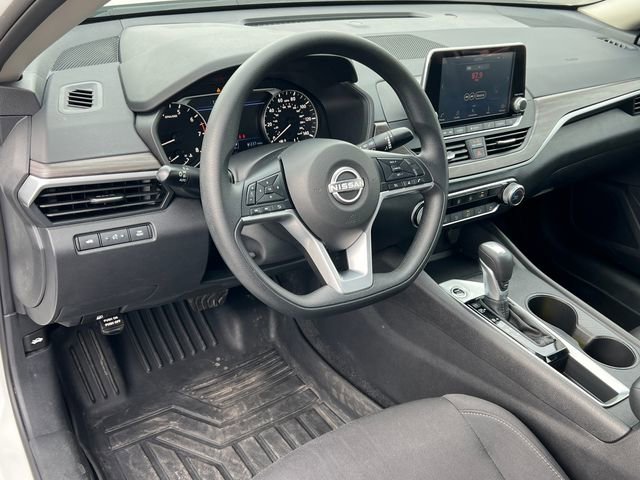 Used 2025 Nissan Altima 2.5 SV FWD image 15