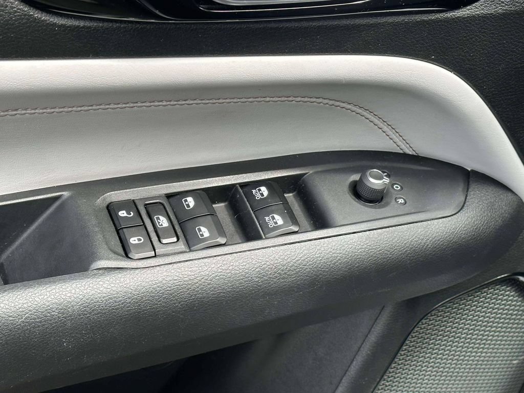 Used 2022 Jeep Compass Limited w/ Sun and Sound Group AWD/4WD image 16