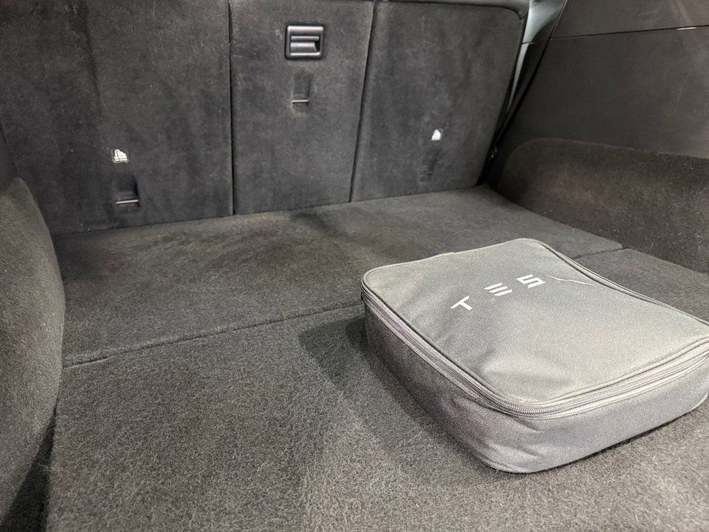 Used 2022 Tesla Model Y Long Range image 7