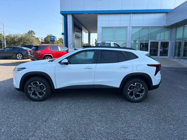 Used 2024 Chevrolet Trax LT w/ Sunroof Package FWD image 8