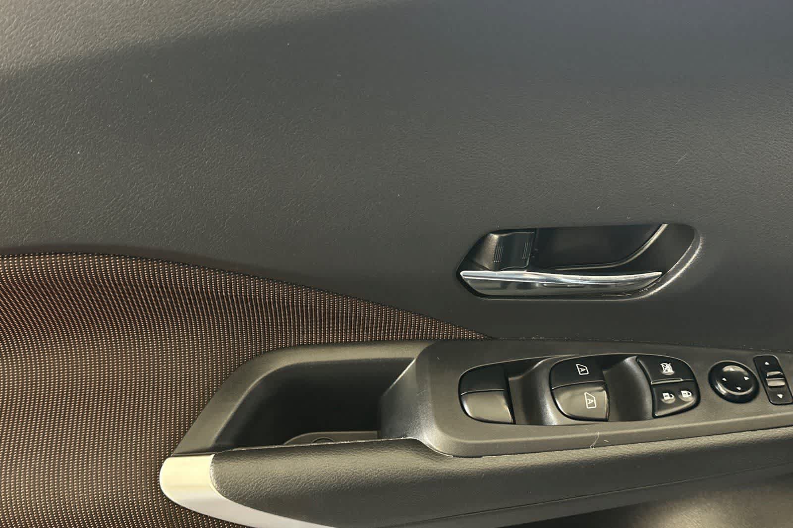 Used 2021 Nissan Kicks SR w/ Interior Electronics Package FWD image 13
