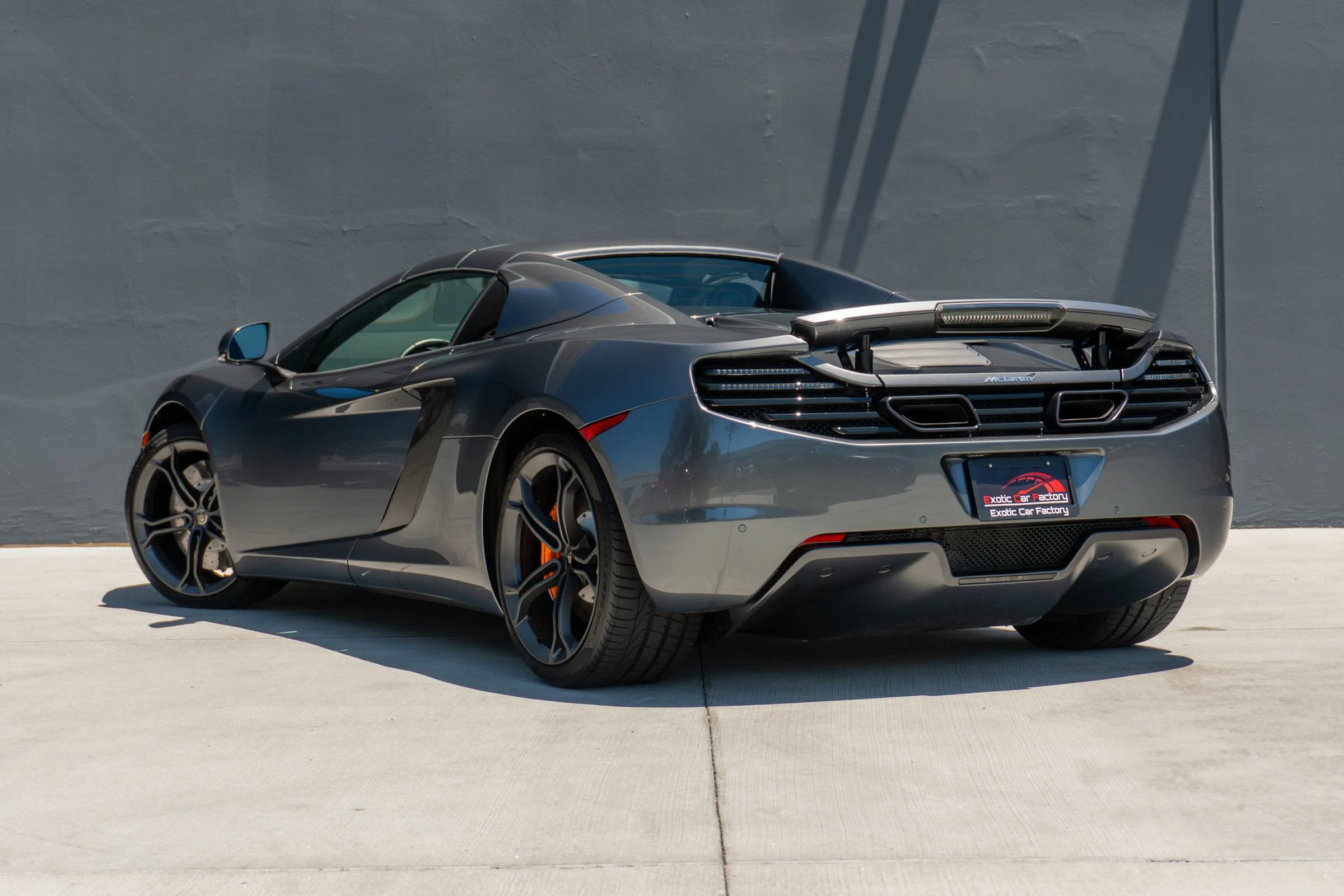 Used 2014 McLaren MP4-12C Spider RWD image 15