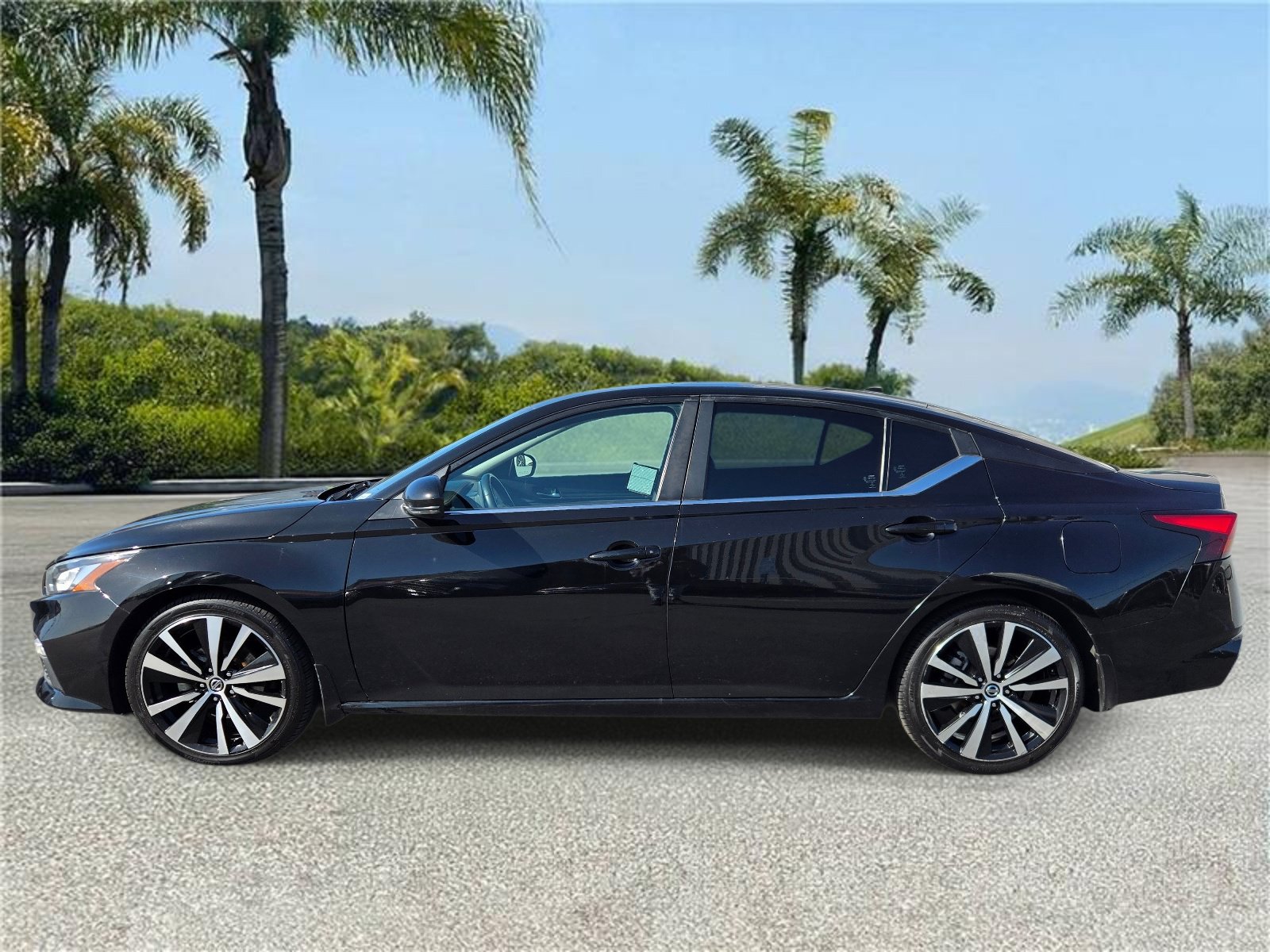 Used 2021 Nissan Altima 2.0 SR FWD image 2