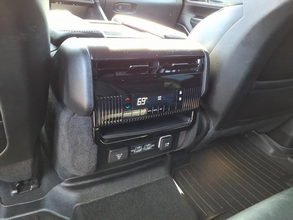 Used 2023 Jeep Wagoneer 4WD w/ Premium Group I image 13