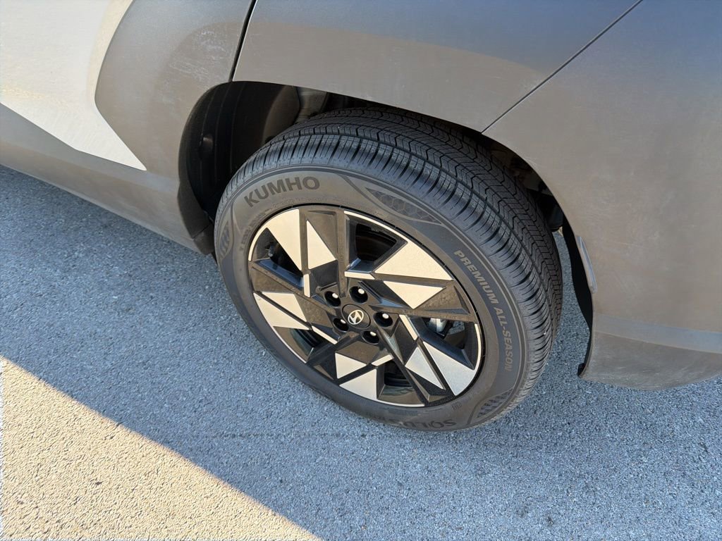 Certified 2025 Hyundai Kona SEL image 24