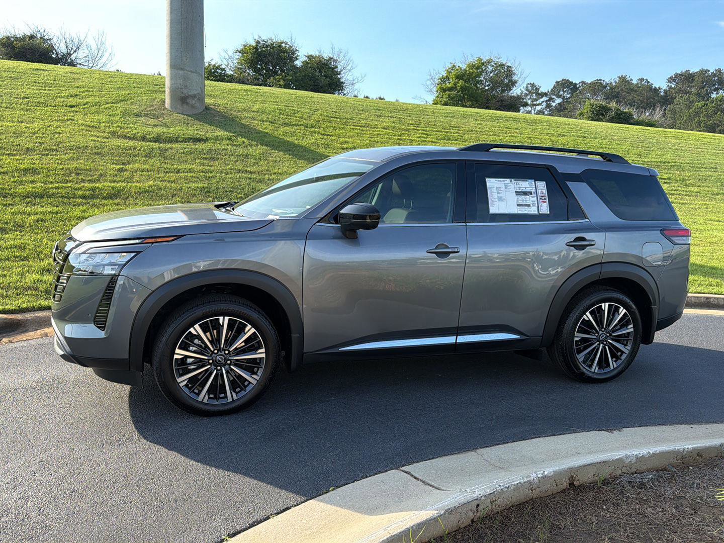 New 2026 Nissan Pathfinder Platinum w/ Cargo Package FWD image 3