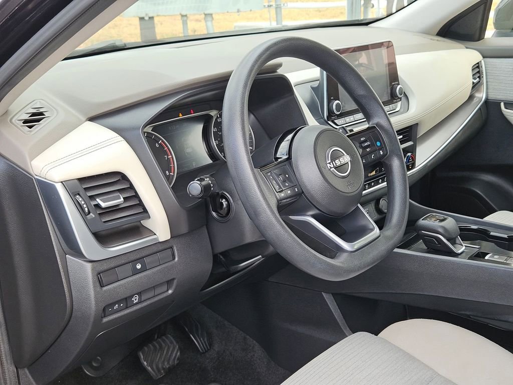 Used 2023 Nissan Rogue SV image 11