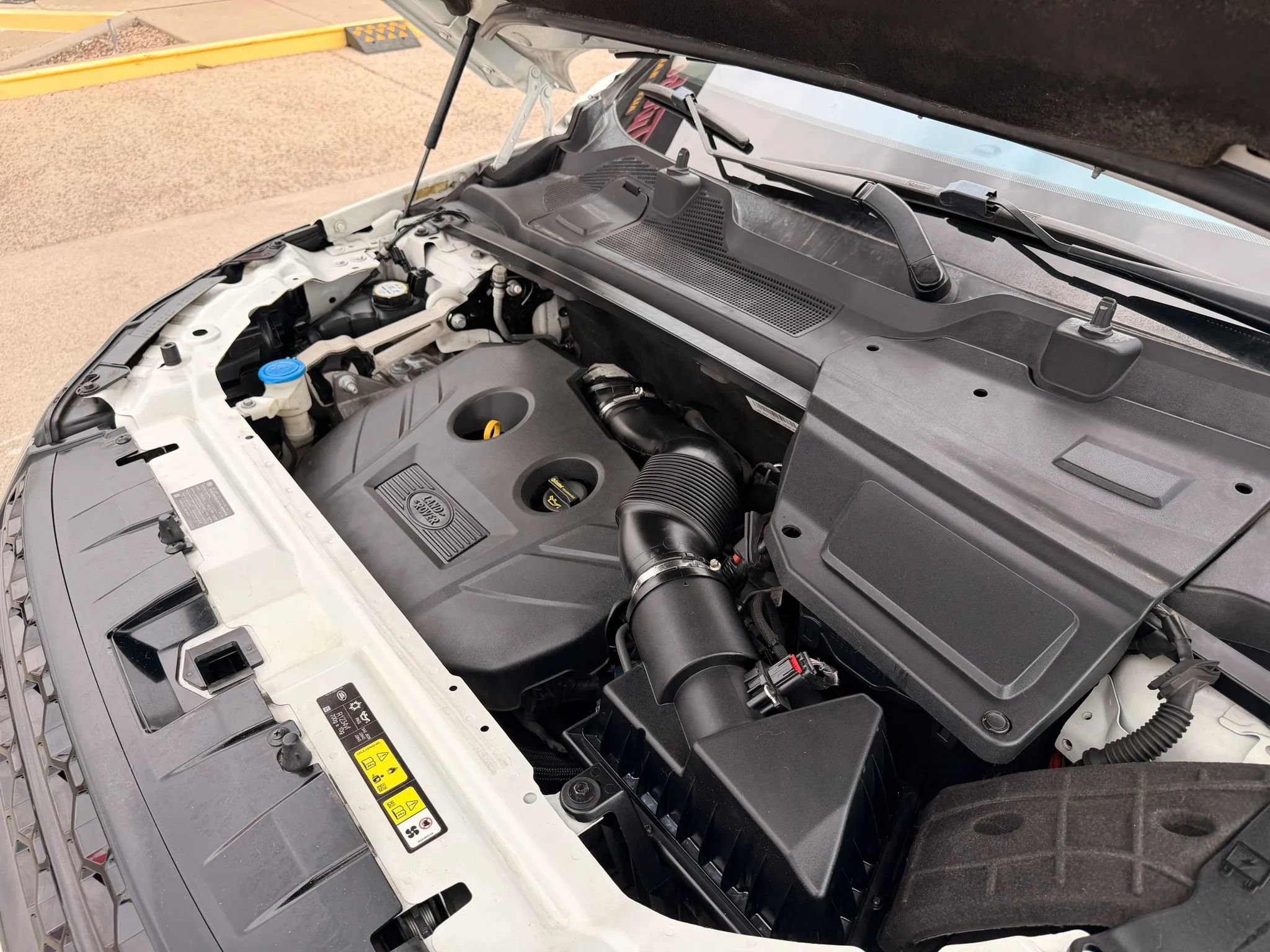 Used 2017 Land Rover Discovery Sport SE image 45