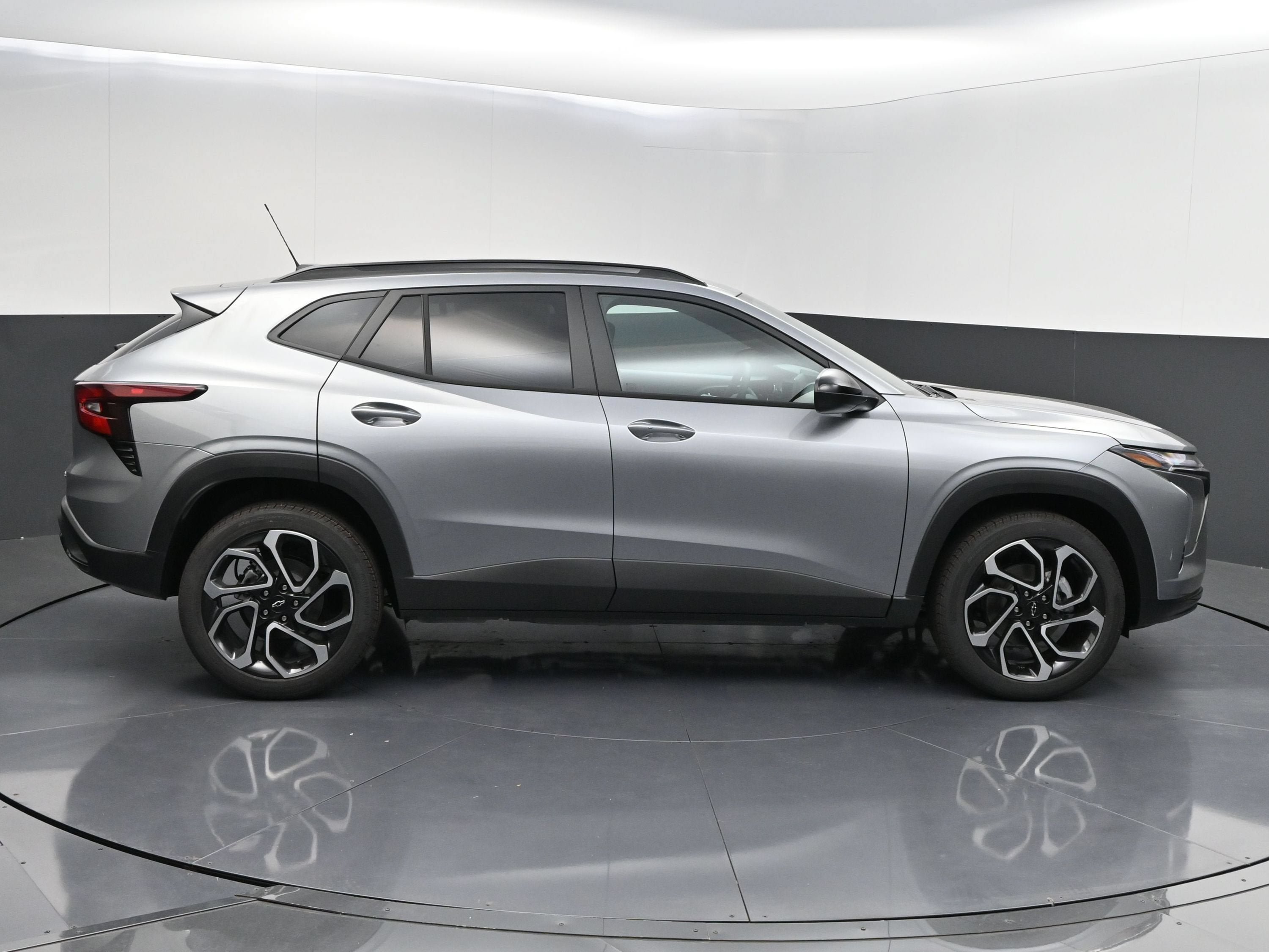 New 2026 Chevrolet Trax RS w/ Sunroof Package FWD image 9