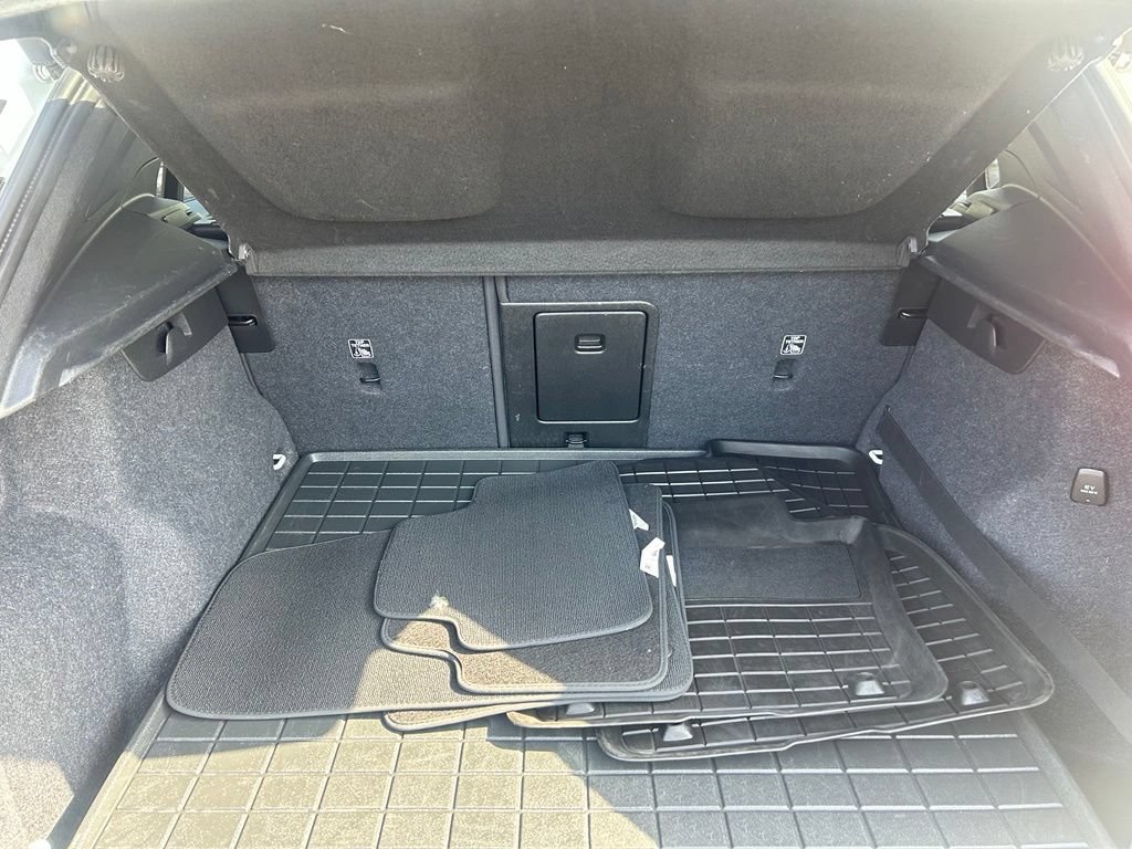 Used 2019 Volvo XC40 T5 Momentum AWD/4WD image 18