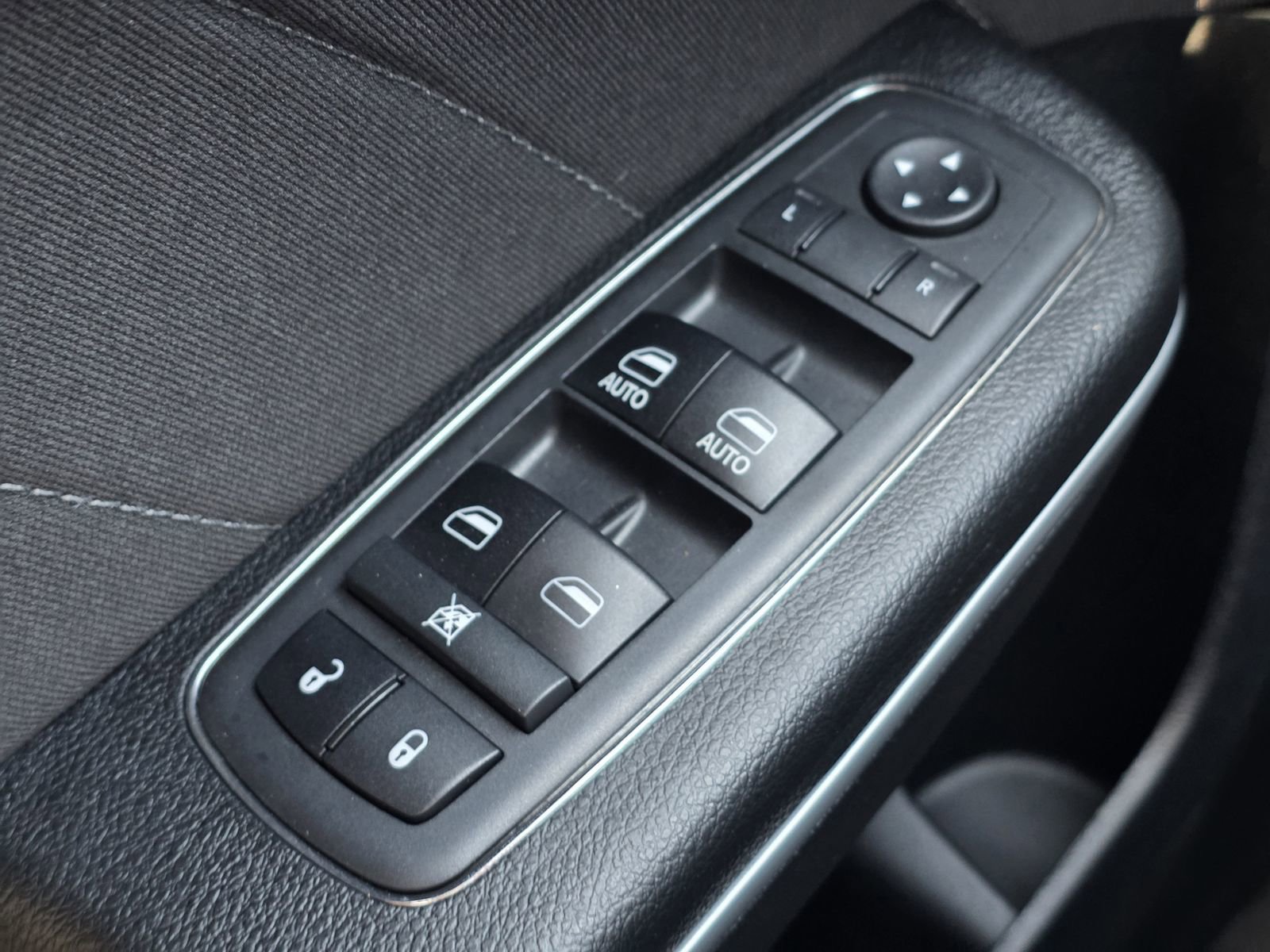 Used 2018 Dodge Charger R/T image 32