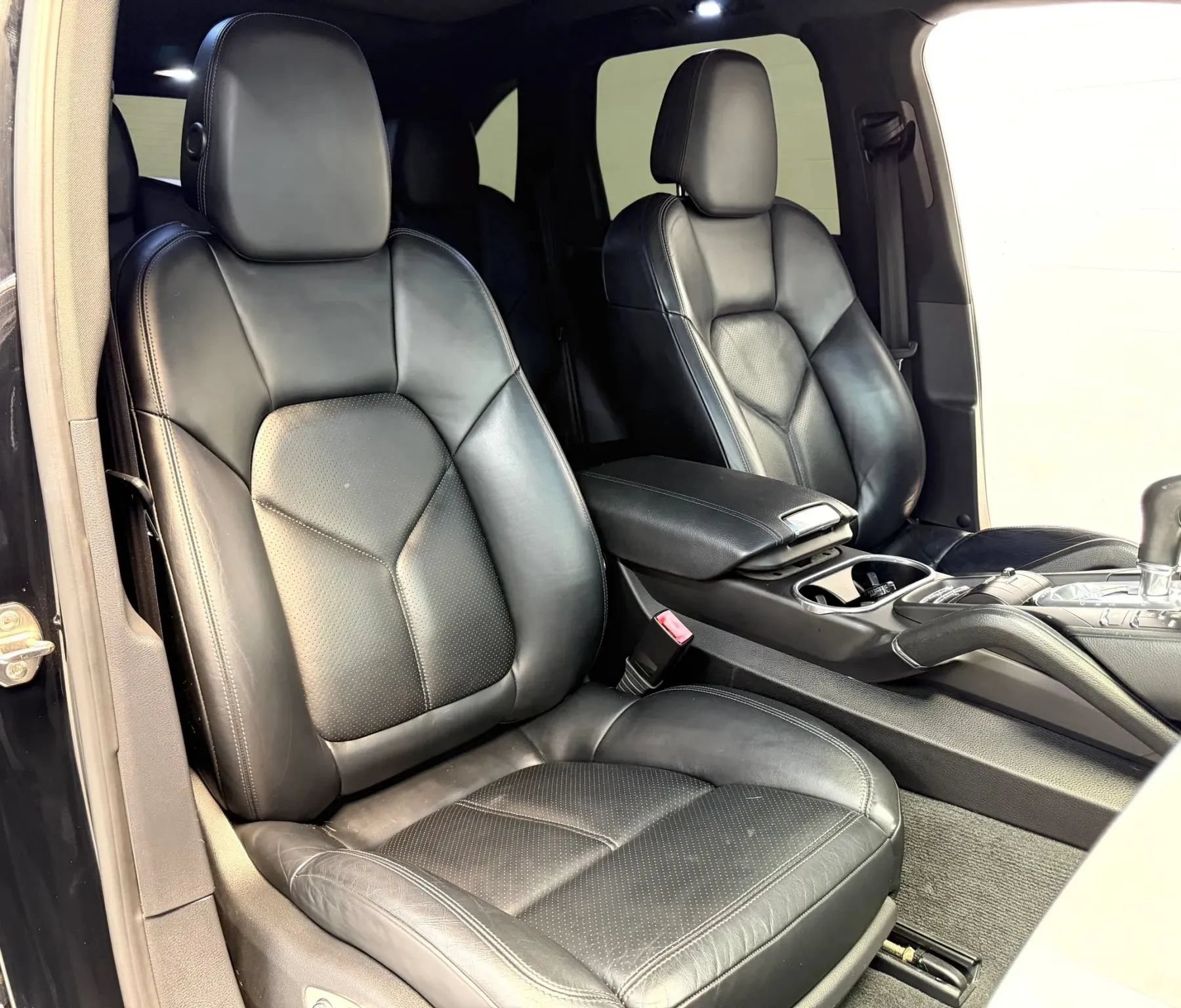 Used 2013 Porsche Cayenne S AWD/4WD image 26