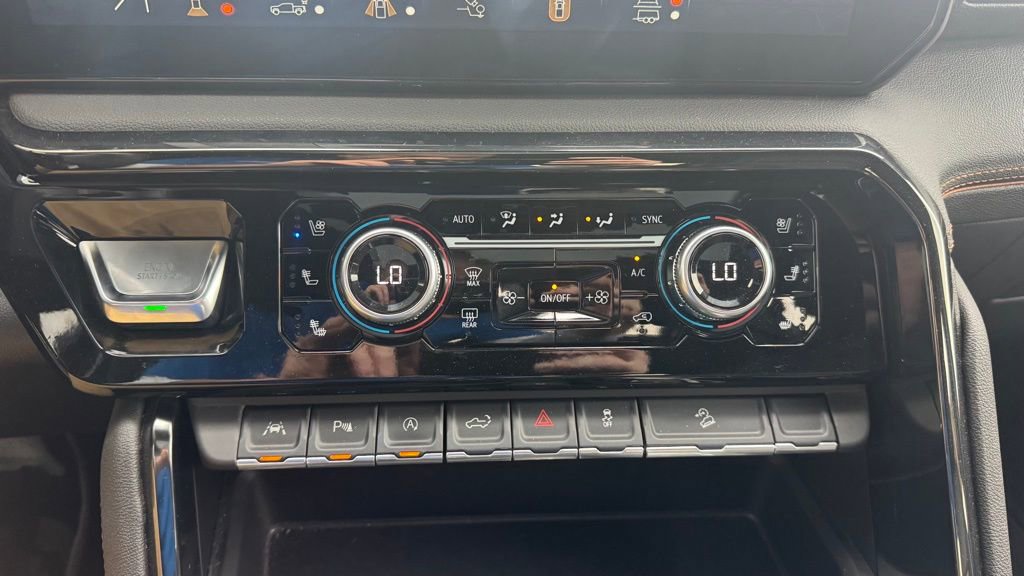 Used 2024 GMC Sierra 1500 AT4 w/ Technology Package image 32