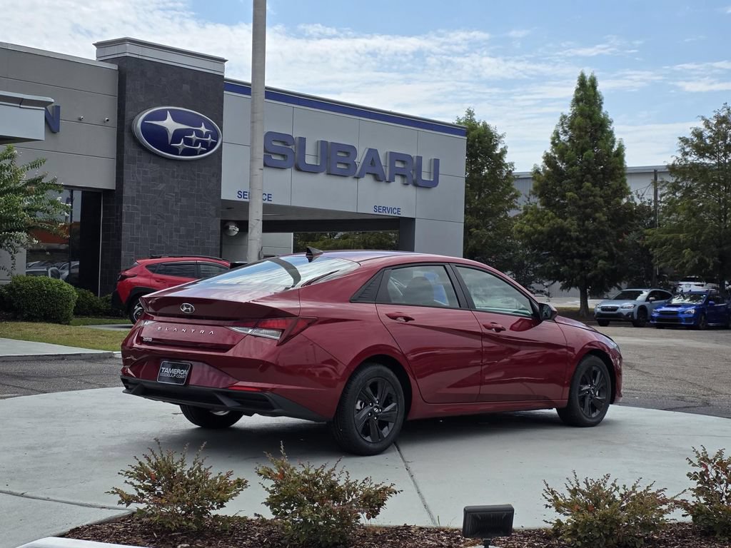 Used 2023 Hyundai Elantra SEL FWD image 5