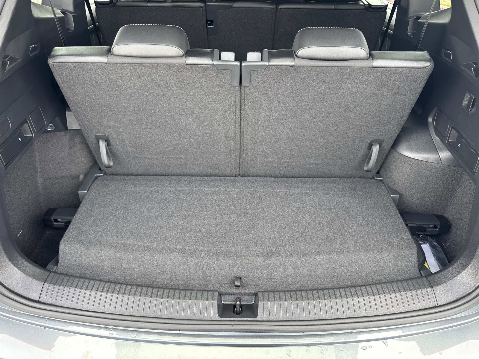 Certified 2023 Volkswagen Tiguan SE R-Line image 28