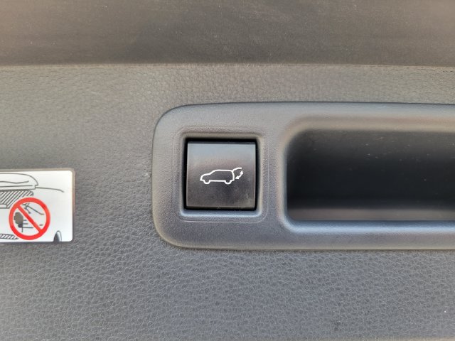 Used 2025 Toyota Highlander LE FWD image 23